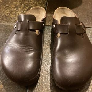 EUC,Very nice Birkenstock,Brown leather,Buckle across the front, So comfortable